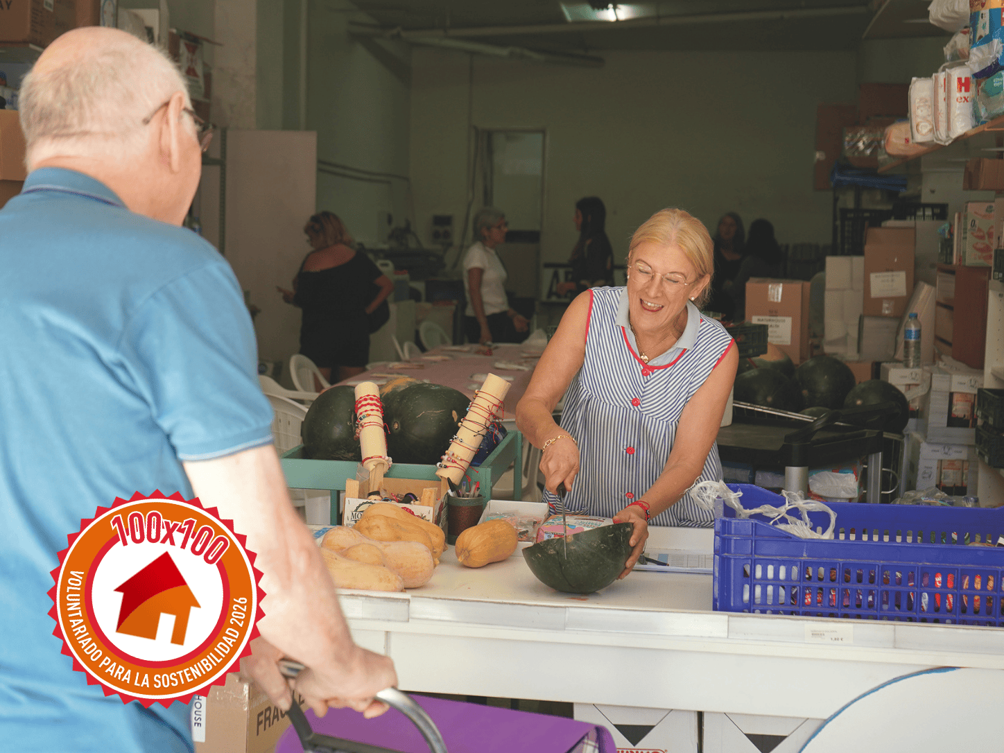 activismjo o voluntariado con logo